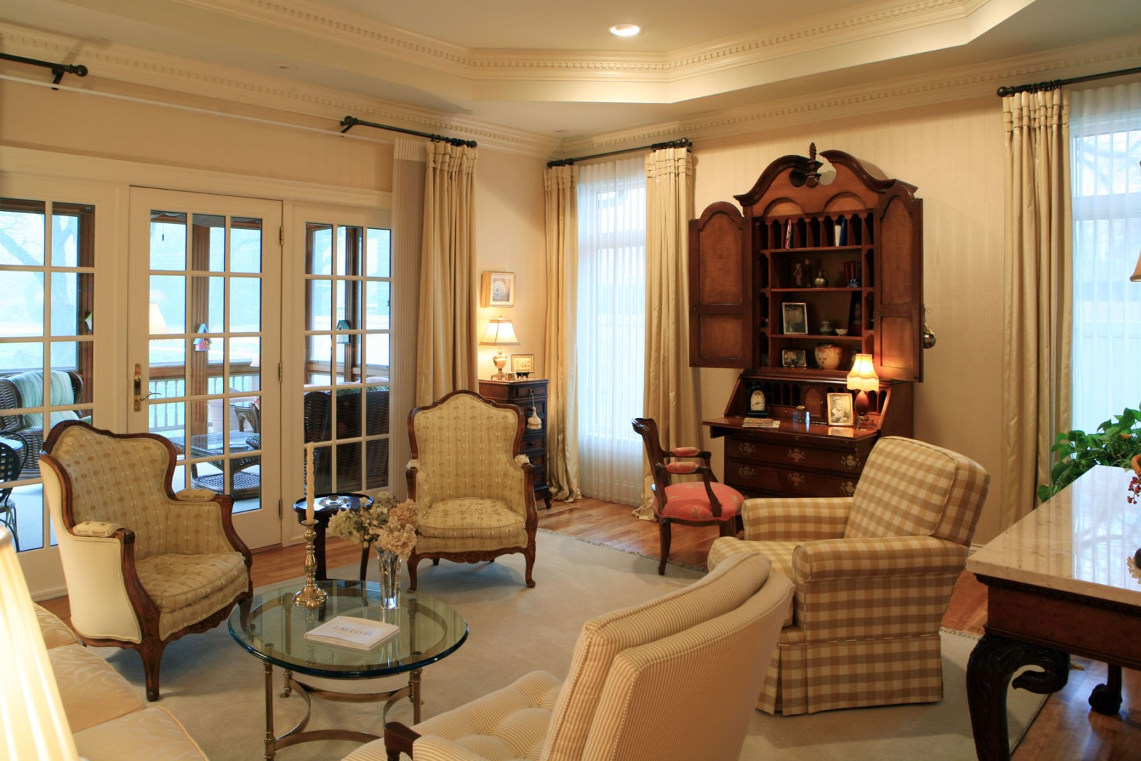 Interior design by Design Surroundings | Living Room